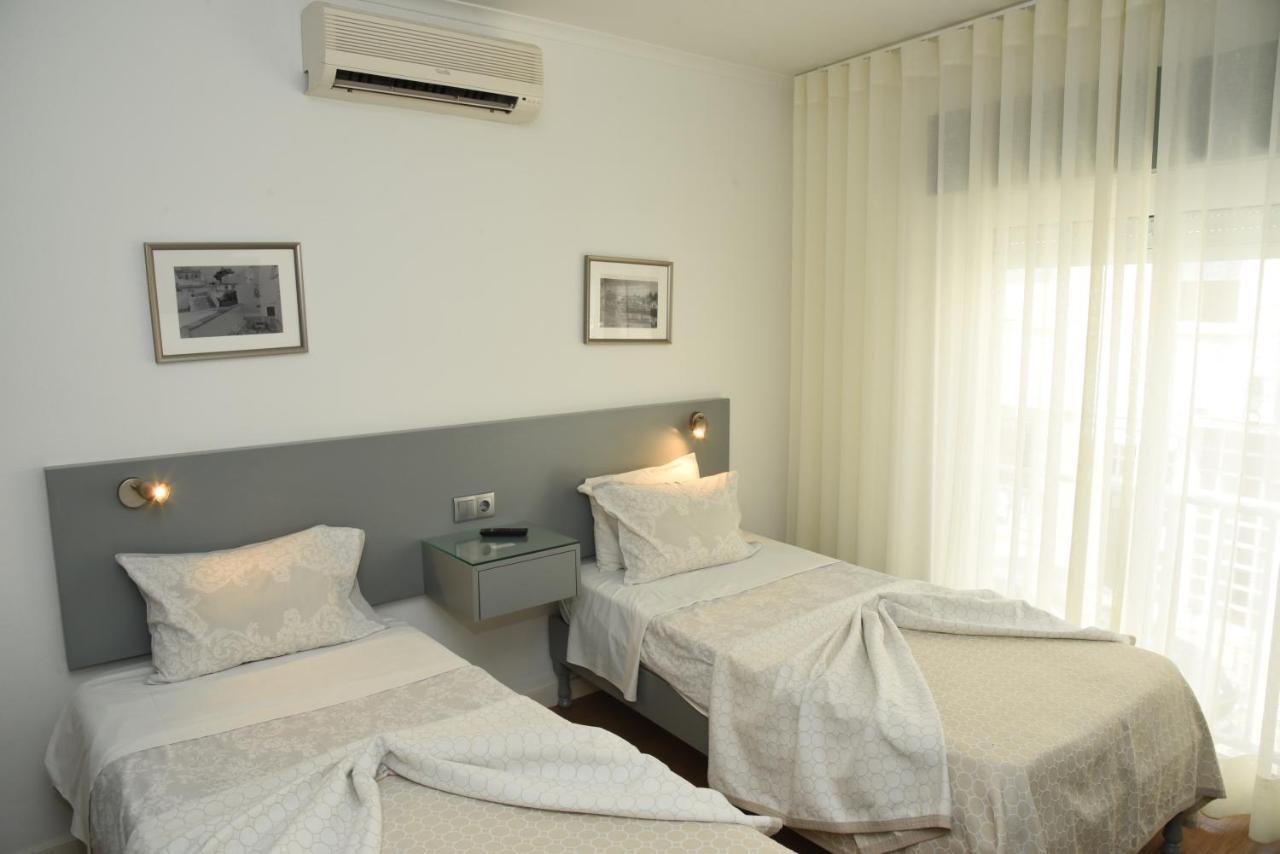 Flor Da Primavera - Residencial E Apartamentos アザンブジャ エクステリア 写真
